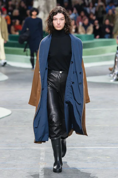Look 11